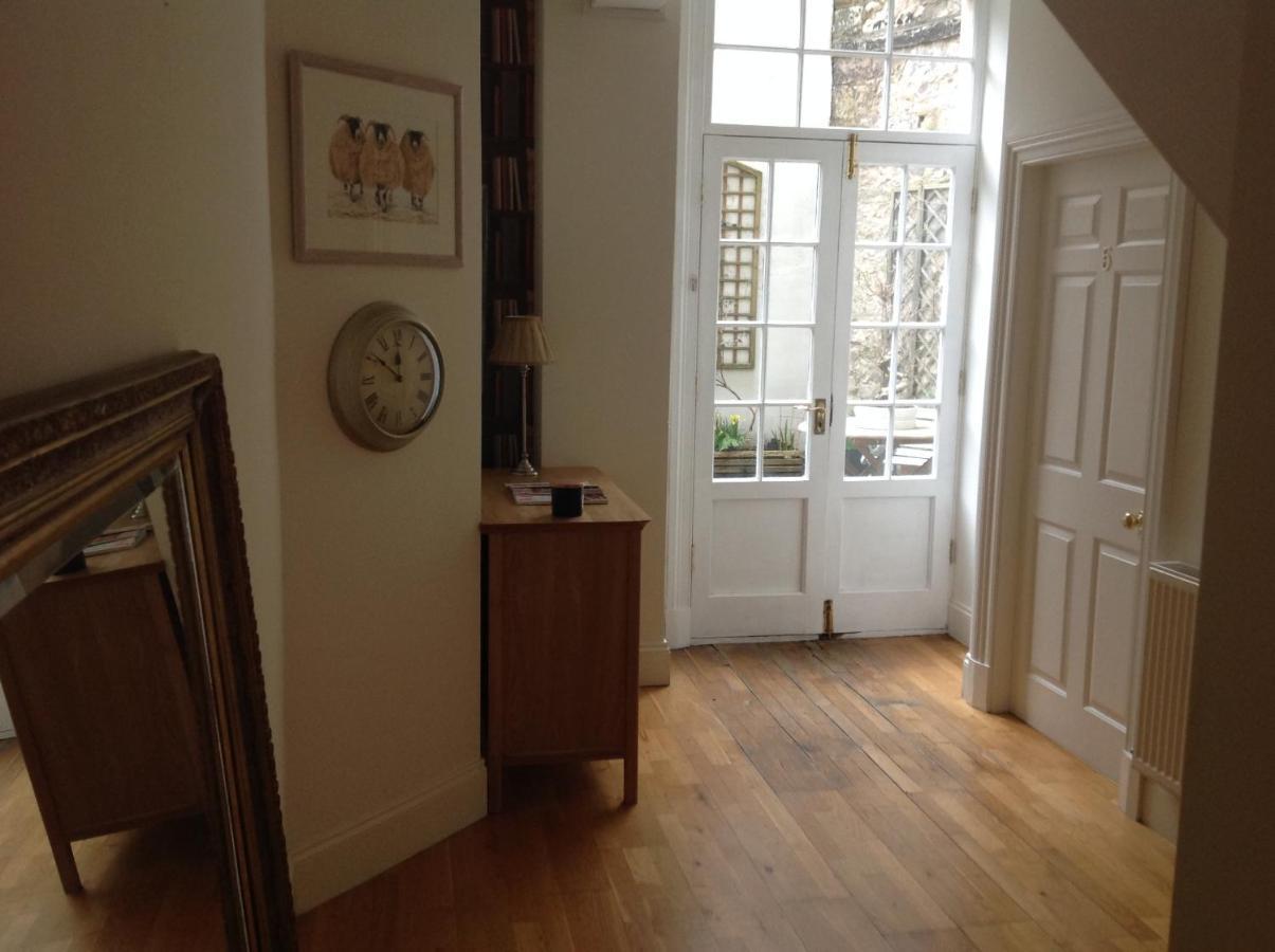 A In The - West Gasthof Edinburgh